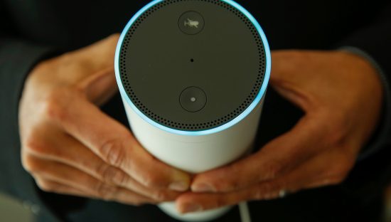 Alexa, i dipendenti di Amazon ascoltano e trascrivono le registrazioni degli utenti