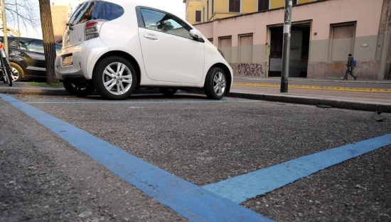 Parcheggi gratis a Genova con autocertificazione, ma è caos privacy